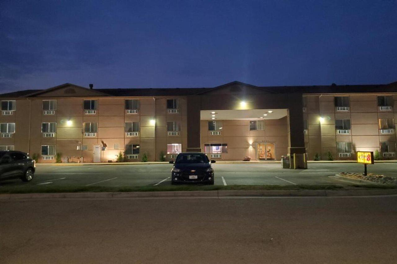 Super 8 by Wyndham Henderson North East Denver Eksteriør billede