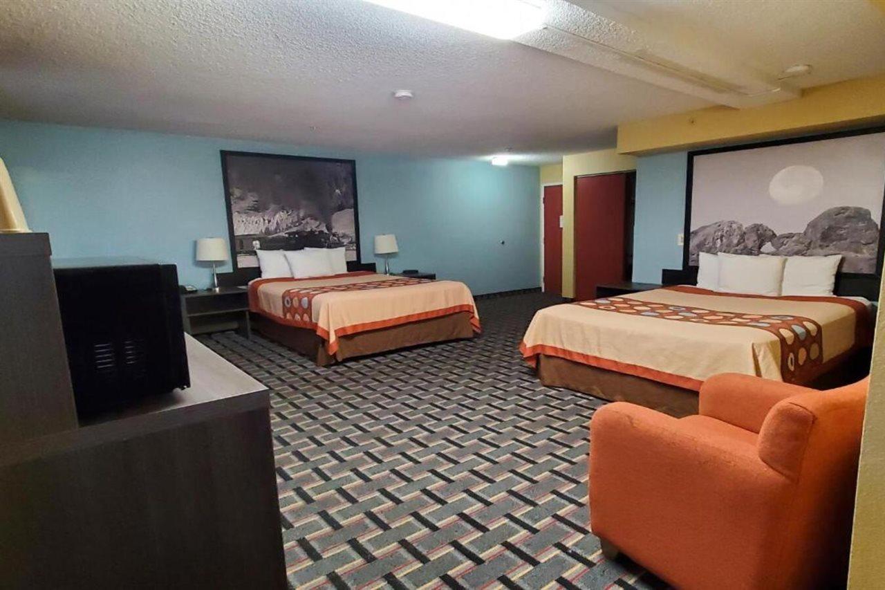 Super 8 by Wyndham Henderson North East Denver Eksteriør billede