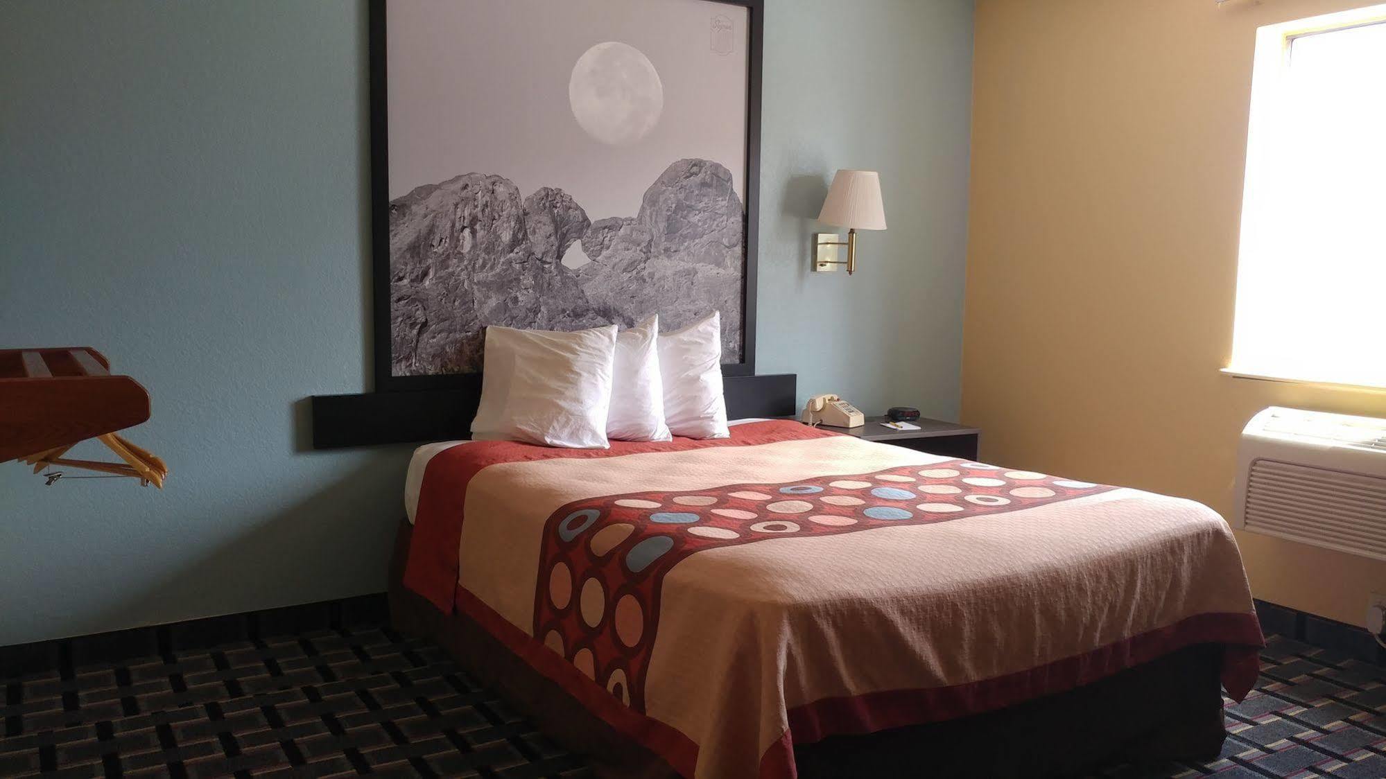 Super 8 by Wyndham Henderson North East Denver Eksteriør billede