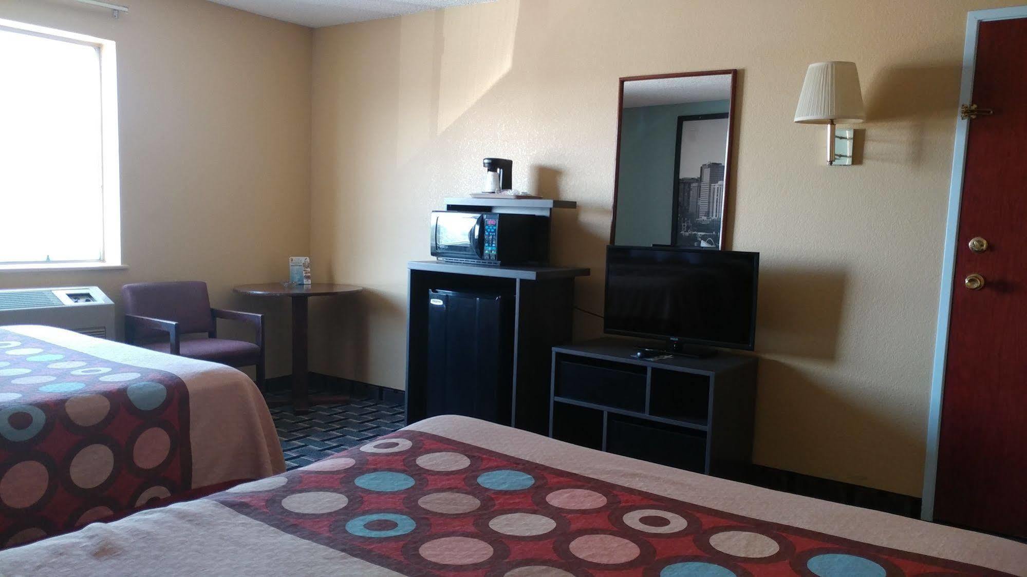Super 8 by Wyndham Henderson North East Denver Eksteriør billede
