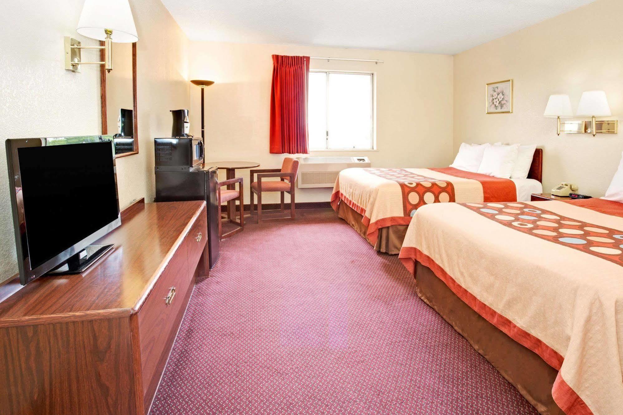 Super 8 by Wyndham Henderson North East Denver Eksteriør billede