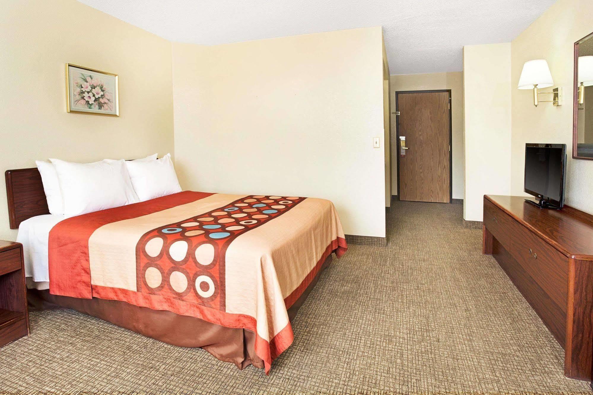 Super 8 by Wyndham Henderson North East Denver Eksteriør billede